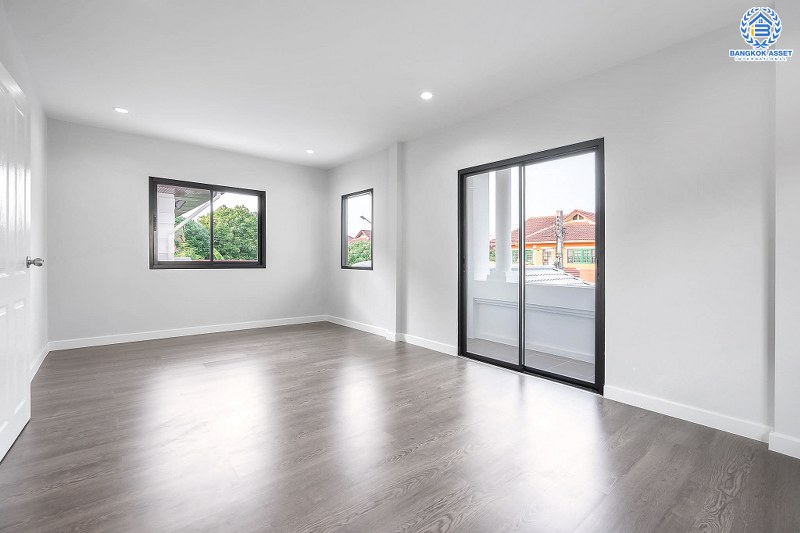 บ้านมือสองตกแต่งใหม่ หลังใหญ่ 3 ห้องนอน โครงการ มณียา3 รัตนาธิเบศร์-ท่าอิฐ คุณภาพ พร็อพเพอร์ตี้ เพอร์เฟค เนื้อที่กว้าง 58.3 ตร.ว. ฟังก์ชั่นครบ! พร้อมห้องอเนกประสงค์ชั้นล่าง บนทำเลที่ดีที่สุด* เชื่อมต่อรัตนาธิเบศร์ และราชพฤกษ์ ใจกลาง 2 เซ็นทรัลฯ ใกล้ MRT "สถานีบางรักน้อยท่าอิฐ"