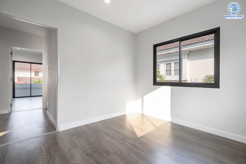 บ้านมือสองตกแต่งใหม่ หลังใหญ่ 3 ห้องนอน โครงการ มณียา3 รัตนาธิเบศร์-ท่าอิฐ คุณภาพ พร็อพเพอร์ตี้ เพอร์เฟค เนื้อที่กว้าง 58.3 ตร.ว. ฟังก์ชั่นครบ! พร้อมห้องอเนกประสงค์ชั้นล่าง บนทำเลที่ดีที่สุด* เชื่อมต่อรัตนาธิเบศร์ และราชพฤกษ์ ใจกลาง 2 เซ็นทรัลฯ ใกล้ MRT "สถานีบางรักน้อยท่าอิฐ"