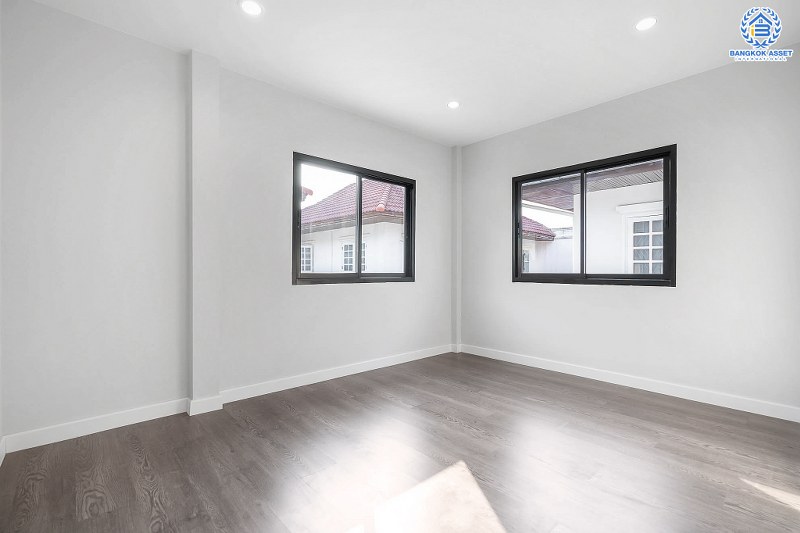 บ้านมือสองตกแต่งใหม่ หลังใหญ่ 3 ห้องนอน โครงการ มณียา3 รัตนาธิเบศร์-ท่าอิฐ คุณภาพ พร็อพเพอร์ตี้ เพอร์เฟค เนื้อที่กว้าง 58.3 ตร.ว. ฟังก์ชั่นครบ! พร้อมห้องอเนกประสงค์ชั้นล่าง บนทำเลที่ดีที่สุด* เชื่อมต่อรัตนาธิเบศร์ และราชพฤกษ์ ใจกลาง 2 เซ็นทรัลฯ ใกล้ MRT "สถานีบางรักน้อยท่าอิฐ"