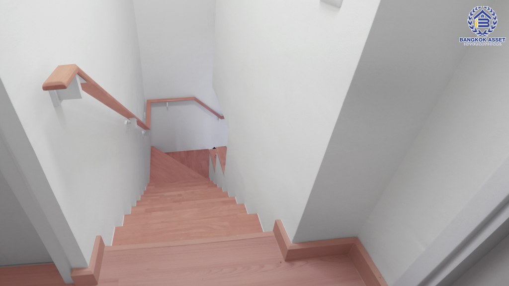 ทาวน์เฮ้าส์มือสองนนทบุรี ห้องมุม ถนนเมน ม.กัสโต้ ท่าน้ำนนท์-พระราม5 เนื้อที่ 18.3 ตร.ว. ฟังก์ชั่น 3 ห้องนอน 2 ห้องน้ำ มีครัวเคาน์เตอร์ ชุดโต๊ะรับประทานอาหาร แอร์ 2 เครื่อง บนเดินทางสะดวก ติดถนนใหญ่ ใกล้สะพานพะราม5 และสะพานมหาเจษฎาบดินทร์ฯ ราคาคุ้มที่สุดในย่านนี้!!