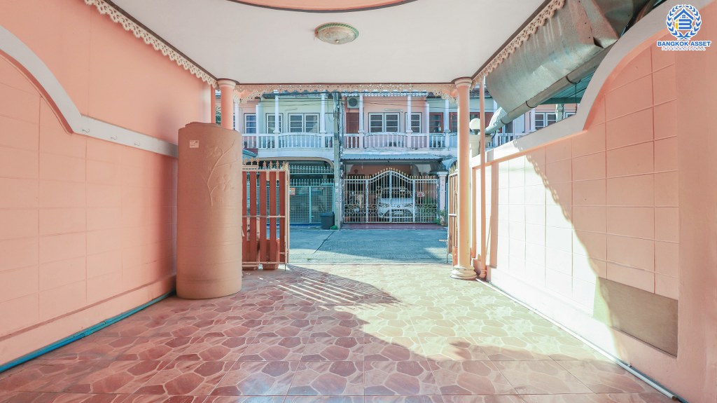 ทาวน์เฮ้าส์มือสองนนทบุรี ราคาพิเศษ! ม.เพชรเกษร ติวานนท์45 เนื้อที่ 19 ตร.ว. ฟังก์ชั่น 2 ห้องนอน 2 ห้องน้ำ ต่อเติมครัว+โรงรถ พร้อมอยู่ มีครัวเคาน์เตอร์ แถมแอร์ 3 เครื่อง บนทำเลดีที่สุด! เดินทางสะดวก ใกล้เซ็นทรัลรัตนาธิเบศร์ , เอสพลานาด แคราย และรถไฟฟ้าสายสีชมพู!.....