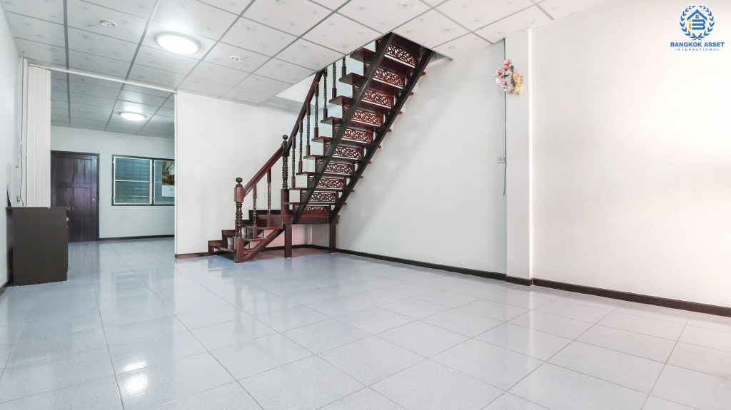 ทาวน์เฮ้าส์มือสองนนทบุรี ราคาพิเศษ! ม.เพชรเกษร ติวานนท์45 เนื้อที่ 19 ตร.ว. ฟังก์ชั่น 2 ห้องนอน 2 ห้องน้ำ ต่อเติมครัว+โรงรถ พร้อมอยู่ มีครัวเคาน์เตอร์ แถมแอร์ 3 เครื่อง บนทำเลดีที่สุด! เดินทางสะดวก ใกล้เซ็นทรัลรัตนาธิเบศร์ , เอสพลานาด แคราย และรถไฟฟ้าสายสีชมพู!.....