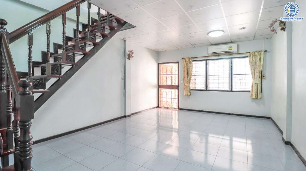 ทาวน์เฮ้าส์มือสองนนทบุรี ราคาพิเศษ! ม.เพชรเกษร ติวานนท์45 เนื้อที่ 19 ตร.ว. ฟังก์ชั่น 2 ห้องนอน 2 ห้องน้ำ ต่อเติมครัว+โรงรถ พร้อมอยู่ มีครัวเคาน์เตอร์ แถมแอร์ 3 เครื่อง บนทำเลดีที่สุด! เดินทางสะดวก ใกล้เซ็นทรัลรัตนาธิเบศร์ , เอสพลานาด แคราย และรถไฟฟ้าสายสีชมพู!.....