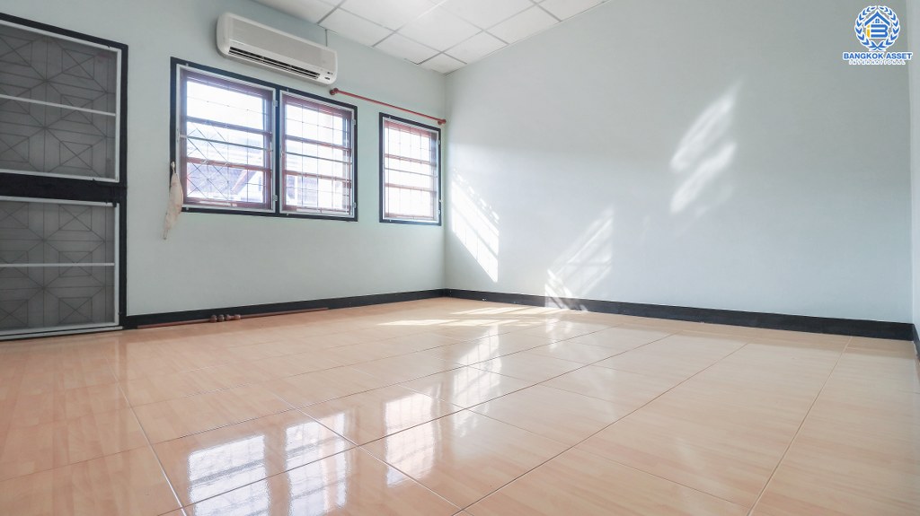 ทาวน์เฮ้าส์มือสองนนทบุรี ราคาพิเศษ! ม.เพชรเกษร ติวานนท์45 เนื้อที่ 19 ตร.ว. ฟังก์ชั่น 2 ห้องนอน 2 ห้องน้ำ ต่อเติมครัว+โรงรถ พร้อมอยู่ มีครัวเคาน์เตอร์ แถมแอร์ 3 เครื่อง บนทำเลดีที่สุด! เดินทางสะดวก ใกล้เซ็นทรัลรัตนาธิเบศร์ , เอสพลานาด แคราย และรถไฟฟ้าสายสีชมพู!.....