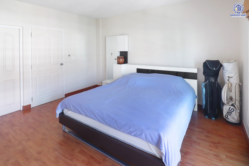 ทาวน์โฮม 3 ชั้น ถนนเมน ม.คาซ่าซิตี้2 สุคนธวัสดิ์ บ้านตกแต่ง/ต่อเติมพร้อมอยู่ เนื้อที่ 19.1 ตร.ว. ฟังก์ชั่น 3 ห้องนอน 3 ห้องน้ำ แถมแอร์ 4 เครื่อง บนทำเลคุณภาพ! ใจกลางห้างฯชั้นนำทั้ง The Walk , นวมินทร์ ซิตี้ อเวนิว , CDC ฯลฯ ใกล้จุดขึ้นทางด่วน "ฉลองรัช"