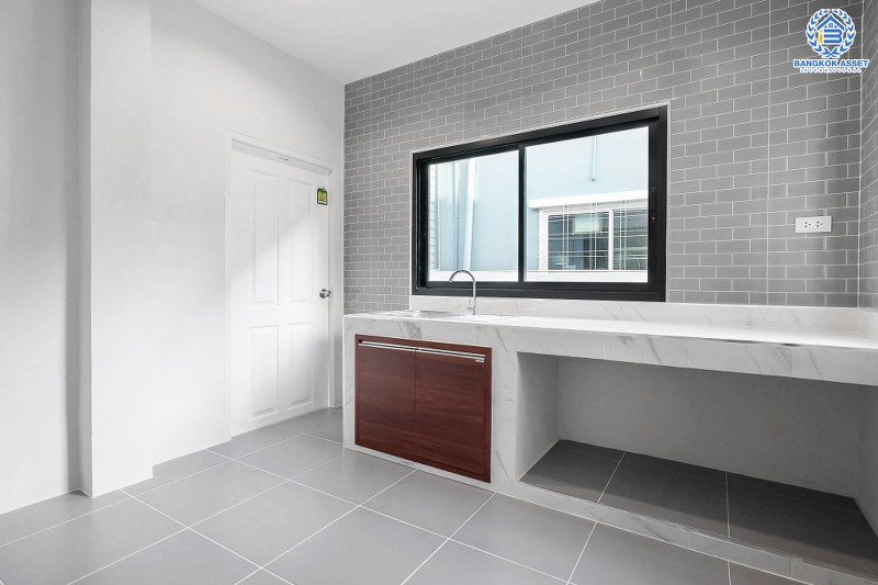 บ้านมือสองตกแต่งใหม่ หลังใหญ่ เนื้อที่ 60 ตร.ว. ม.สิริกานต์ บางใหญ่-เซ็นทรัลเวสต์เกต แต่งครบจัดเต็ม ฟังก์ชั่น 3 ห้องนอน 2 ห้องน้ำ พื้นที่ใช้สอยกว้างขวาง พร้อมเดินทางสะดวกสบาย เพียง 5 นาทีจากรถไฟฟ้าสถานี "คลองบางไผ่" เป็นเจ้าของง่ายๆ ในราคา 3 ล้านต้นๆ เท่านั้น!