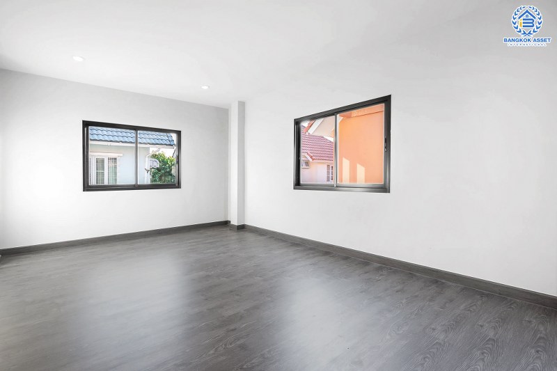 บ้านมือสองตกแต่งใหม่ หลังใหญ่ เนื้อที่ 60 ตร.ว. ม.สิริกานต์ บางใหญ่-เซ็นทรัลเวสต์เกต แต่งครบจัดเต็ม ฟังก์ชั่น 3 ห้องนอน 2 ห้องน้ำ พื้นที่ใช้สอยกว้างขวาง พร้อมเดินทางสะดวกสบาย เพียง 5 นาทีจากรถไฟฟ้าสถานี "คลองบางไผ่" เป็นเจ้าของง่ายๆ ในราคา 3 ล้านต้นๆ เท่านั้น!