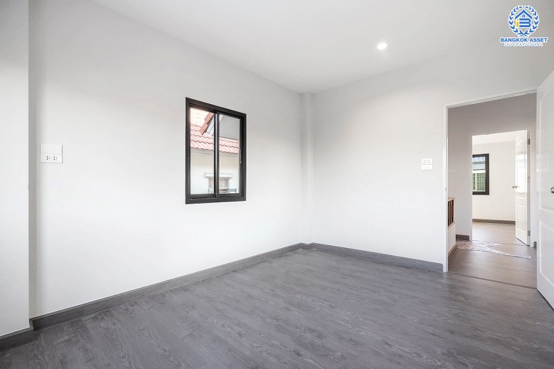 บ้านมือสองตกแต่งใหม่ หลังใหญ่ เนื้อที่ 60 ตร.ว. ม.สิริกานต์ บางใหญ่-เซ็นทรัลเวสต์เกต แต่งครบจัดเต็ม ฟังก์ชั่น 3 ห้องนอน 2 ห้องน้ำ พื้นที่ใช้สอยกว้างขวาง พร้อมเดินทางสะดวกสบาย เพียง 5 นาทีจากรถไฟฟ้าสถานี "คลองบางไผ่" เป็นเจ้าของง่ายๆ ในราคา 3 ล้านต้นๆ เท่านั้น!