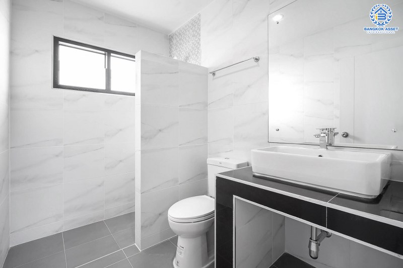 บ้านมือสองตกแต่งใหม่ หลังใหญ่ เนื้อที่ 60 ตร.ว. ม.สิริกานต์ บางใหญ่-เซ็นทรัลเวสต์เกต แต่งครบจัดเต็ม ฟังก์ชั่น 3 ห้องนอน 2 ห้องน้ำ พื้นที่ใช้สอยกว้างขวาง พร้อมเดินทางสะดวกสบาย เพียง 5 นาทีจากรถไฟฟ้าสถานี "คลองบางไผ่" เป็นเจ้าของง่ายๆ ในราคา 3 ล้านต้นๆ เท่านั้น!