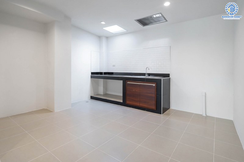 บ้านมือสองตกแต่งใหม่ ม.พระปิ่น 2 ติดถนนบรมราชชนนี บ้านพร้อมอยู่ ฟังก์ชั่นครบ! เนื้อที่ 17 ตร.ว. ฟังก์ชั่น 2 ห้องนอน 2 ห้องน้ำ ครัวกว้าง บนทำเลสุดสะดวก เข้า-ออกได้ 2 เส้นทาง *เพียง 15 นาทีจากเซ็นทรัลปิ่นเกล้า ใกล้ม.มหิดล และจุดขึ้นทางด่วน "ศรีรัช" คุ้มค่า! ราคาไม่แพง...