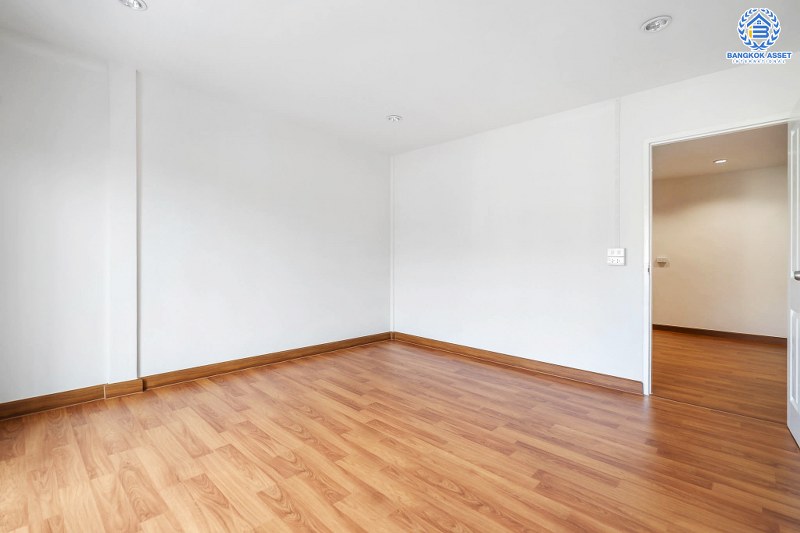 บ้านมือสองตกแต่งใหม่ ม.พระปิ่น 2 ติดถนนบรมราชชนนี บ้านพร้อมอยู่ ฟังก์ชั่นครบ! เนื้อที่ 17 ตร.ว. ฟังก์ชั่น 2 ห้องนอน 2 ห้องน้ำ ครัวกว้าง บนทำเลสุดสะดวก เข้า-ออกได้ 2 เส้นทาง *เพียง 15 นาทีจากเซ็นทรัลปิ่นเกล้า ใกล้ม.มหิดล และจุดขึ้นทางด่วน "ศรีรัช" คุ้มค่า! ราคาไม่แพง...