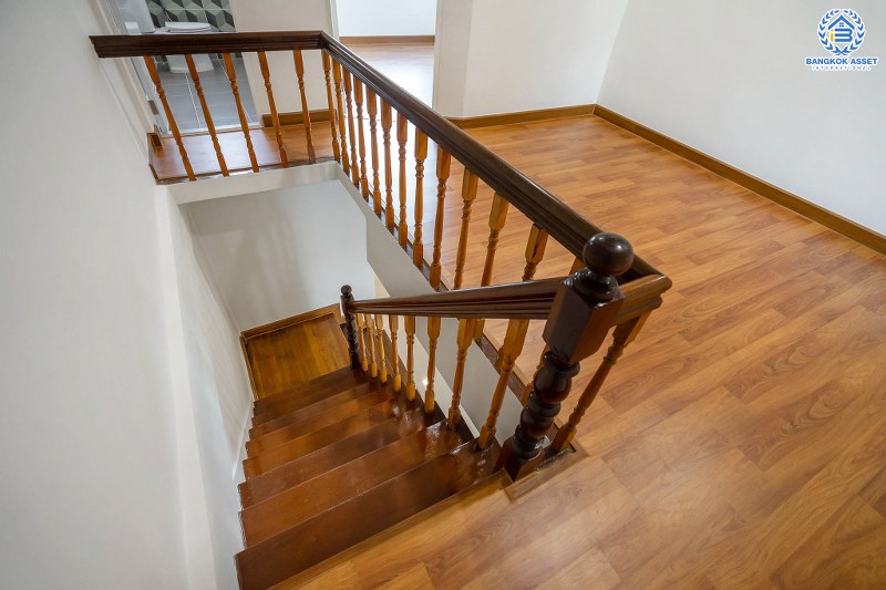 บ้านมือสองตกแต่งใหม่ ม.พระปิ่น 2 ติดถนนบรมราชชนนี บ้านพร้อมอยู่ ฟังก์ชั่นครบ! เนื้อที่ 17 ตร.ว. ฟังก์ชั่น 2 ห้องนอน 2 ห้องน้ำ ครัวกว้าง บนทำเลสุดสะดวก เข้า-ออกได้ 2 เส้นทาง *เพียง 15 นาทีจากเซ็นทรัลปิ่นเกล้า ใกล้ม.มหิดล และจุดขึ้นทางด่วน "ศรีรัช" คุ้มค่า! ราคาไม่แพง...