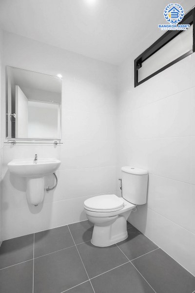 บ้านมือสองตกแต่งใหม่ ฟังก์ชั่นจัดเต็ม ม.พระปิ่น 2 ติดถนนบรมราชชนนี บ้านพร้อมอยู่ เนื้อที่ 17 ตร.ว. ดีไซน์ทันสมัย 2 ห้องนอน 2 ห้องน้ำ ครัวกว้าง บนทำเลสุดสะดวก เข้า-ออกได้ 2 เส้นทาง *เพียง 15 นาทีจากเซ็นทรัลปิ่นเกล้า ใกล้ม.มหิดล และจุดขึ้นทางด่วน "ศรีรัช"