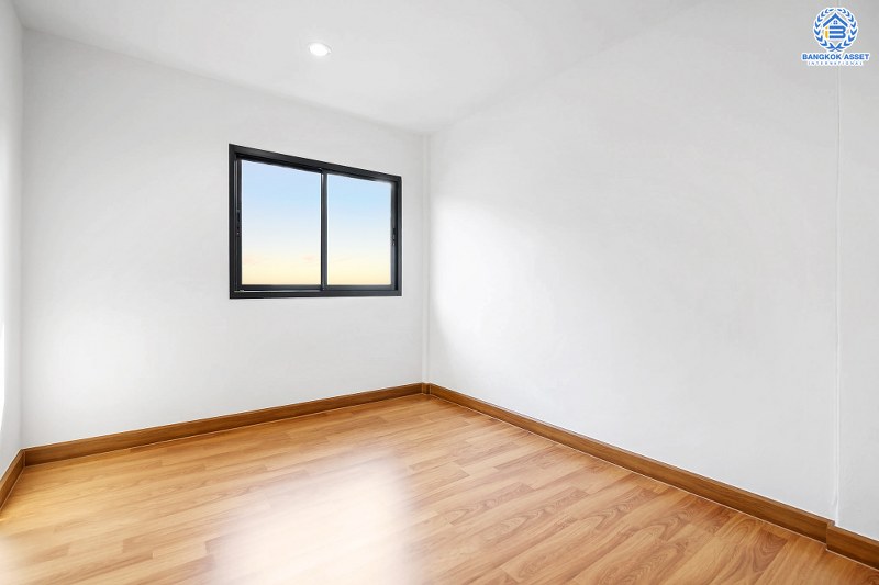 บ้านมือสองตกแต่งใหม่ ฟังก์ชั่นจัดเต็ม ม.พระปิ่น 2 ติดถนนบรมราชชนนี บ้านพร้อมอยู่ เนื้อที่ 17 ตร.ว. ดีไซน์ทันสมัย 2 ห้องนอน 2 ห้องน้ำ ครัวกว้าง บนทำเลสุดสะดวก เข้า-ออกได้ 2 เส้นทาง *เพียง 15 นาทีจากเซ็นทรัลปิ่นเกล้า ใกล้ม.มหิดล และจุดขึ้นทางด่วน "ศรีรัช"