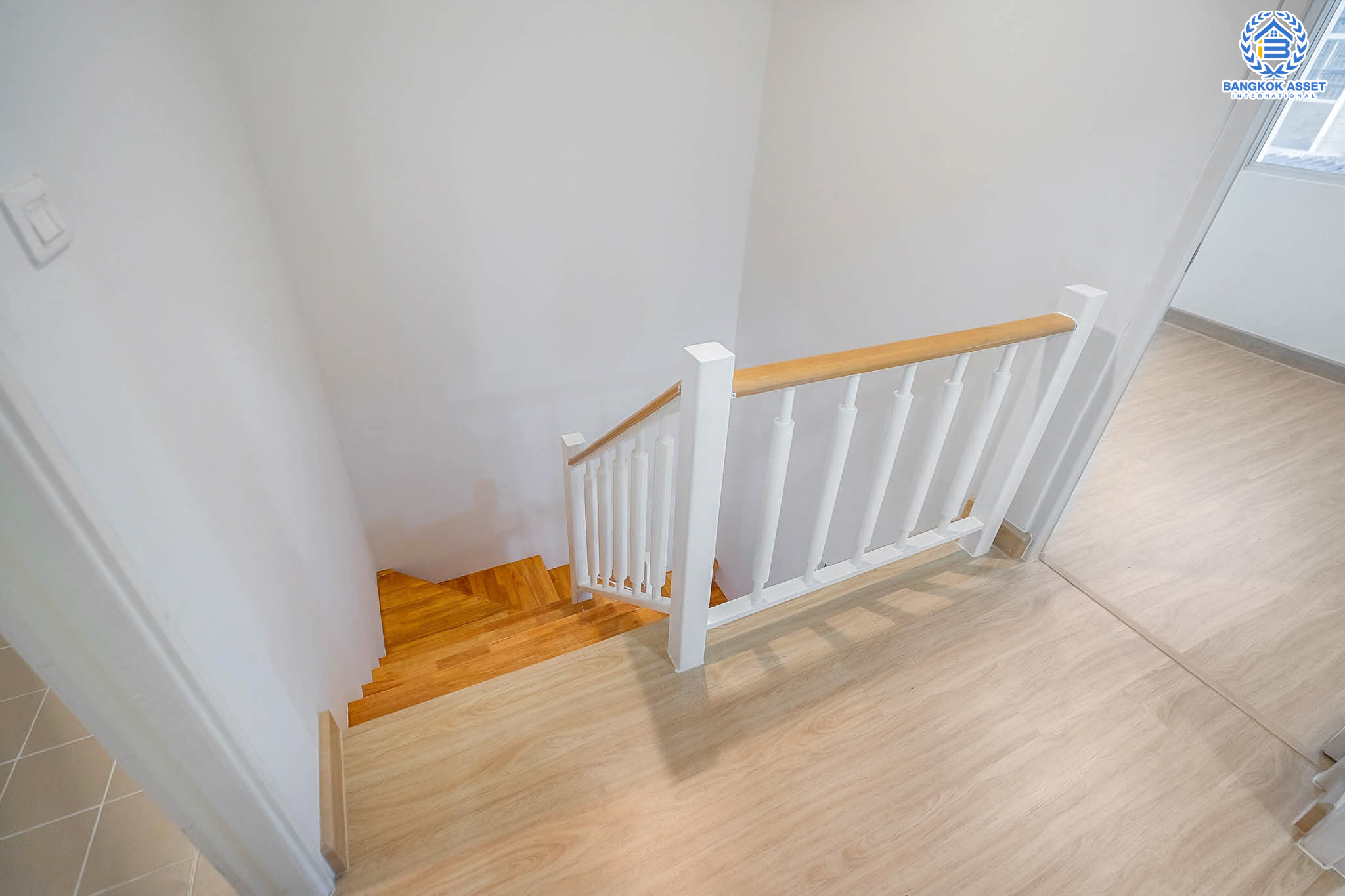 บ้านมือสองตกแต่งใหม่ โครงการ พฤกษาทาวน์ ราชพฤกษ์ พร้อมอยู่ เนื้อที่ 17.2 ตร.ว. ฟังก์ชั่น 3 ห้องนอน 2 ห้องน้ำ หน้ากว้าง 6 เมตร บนทำเลเดินทางสะดวก ติดถนนราชพฤกษ์ ใกล้วงเวียนพระรามห้า เซ็นทรัลเวสต์เกต ราคาพิเศษสุด!...