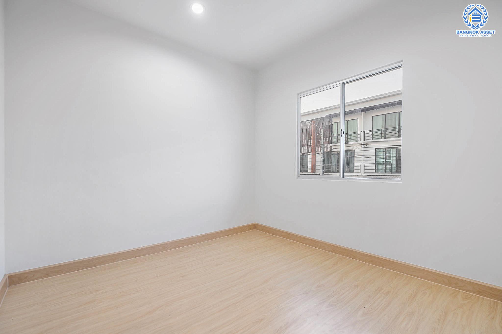 บ้านมือสองตกแต่งใหม่ โครงการ พฤกษาทาวน์ ราชพฤกษ์ พร้อมอยู่ เนื้อที่ 17.2 ตร.ว. ฟังก์ชั่น 3 ห้องนอน 2 ห้องน้ำ หน้ากว้าง 6 เมตร บนทำเลเดินทางสะดวก ติดถนนราชพฤกษ์ ใกล้วงเวียนพระรามห้า เซ็นทรัลเวสต์เกต ราคาพิเศษสุด!...