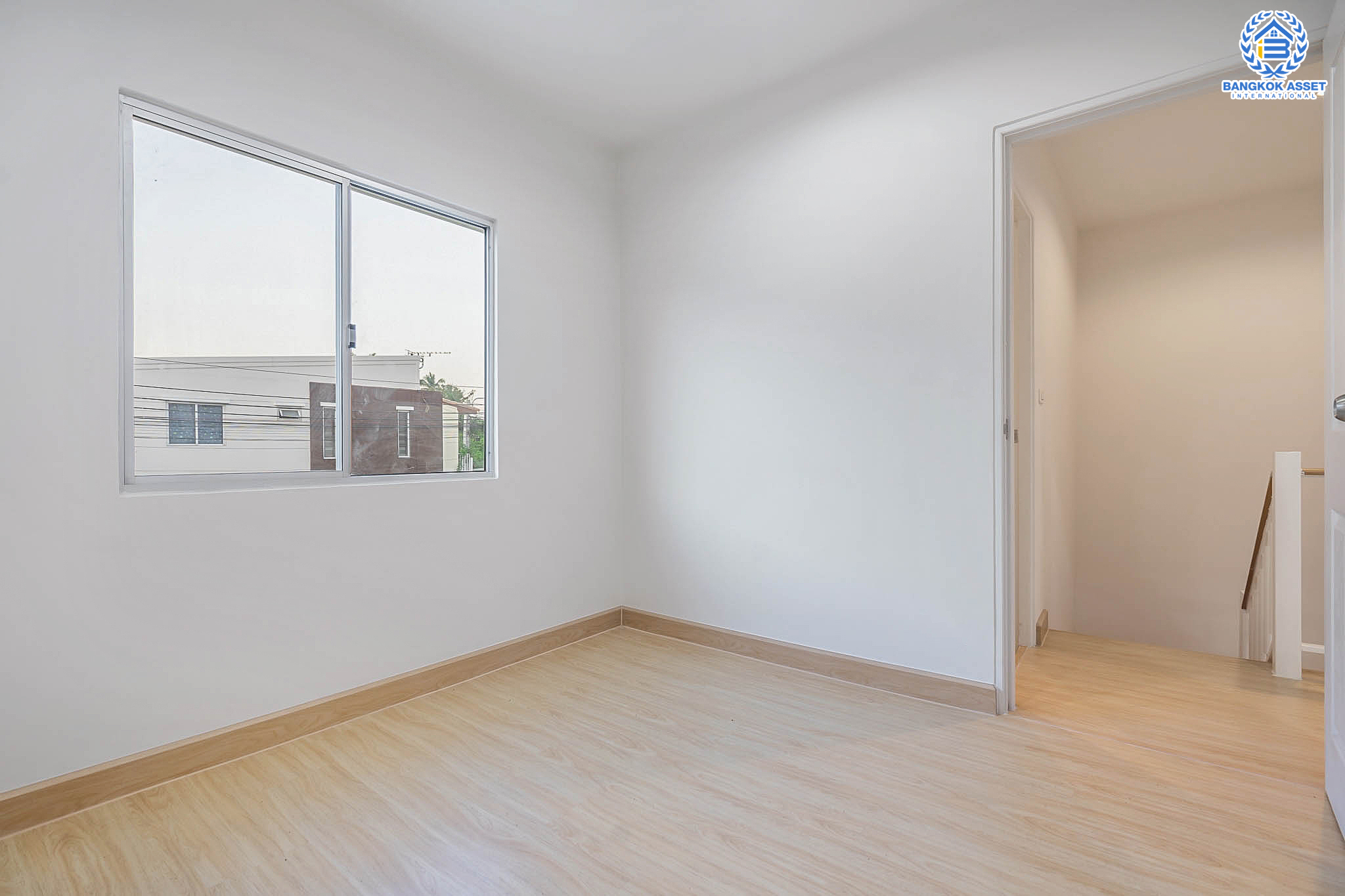 บ้านมือสองตกแต่งใหม่ โครงการ พฤกษาทาวน์ ราชพฤกษ์ พร้อมอยู่ เนื้อที่ 17.2 ตร.ว. ฟังก์ชั่น 3 ห้องนอน 2 ห้องน้ำ หน้ากว้าง 6 เมตร บนทำเลเดินทางสะดวก ติดถนนราชพฤกษ์ ใกล้วงเวียนพระรามห้า เซ็นทรัลเวสต์เกต ราคาพิเศษสุด!...