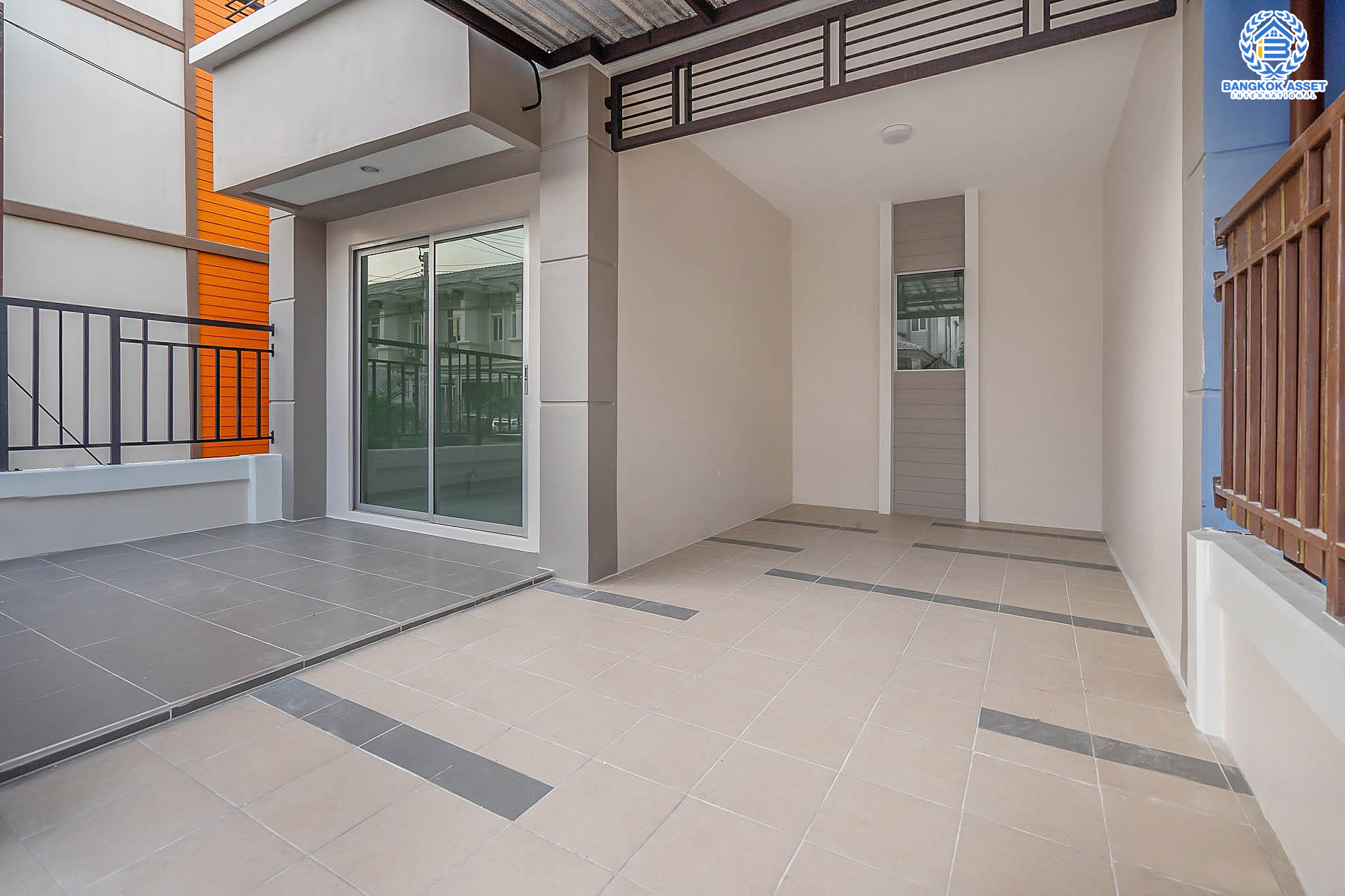 บ้านมือสองตกแต่งใหม่ โครงการ พฤกษาทาวน์ ราชพฤกษ์ พร้อมอยู่ เนื้อที่ 17.2 ตร.ว. ฟังก์ชั่น 3 ห้องนอน 2 ห้องน้ำ หน้ากว้าง 6 เมตร บนทำเลเดินทางสะดวก ติดถนนราชพฤกษ์ ใกล้วงเวียนพระรามห้า เซ็นทรัลเวสต์เกต ราคาพิเศษสุด!...