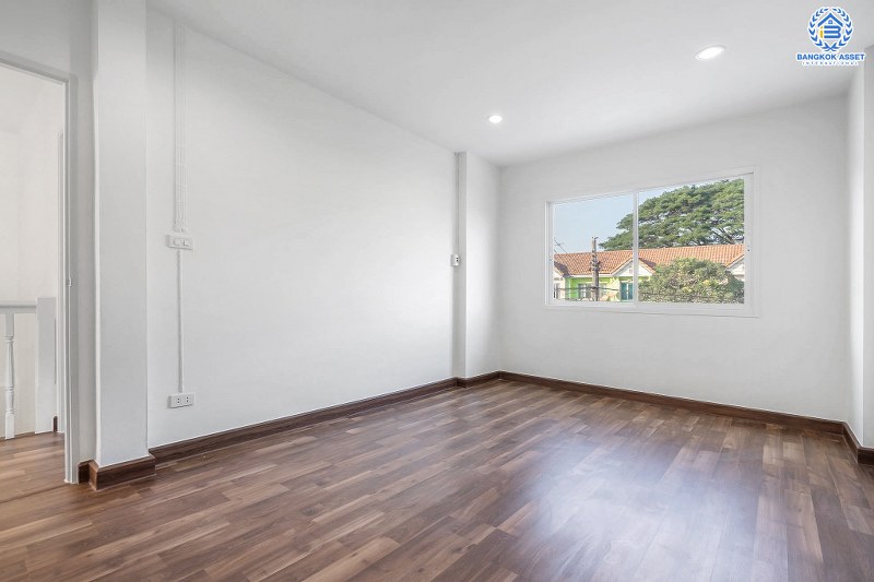 บ้านมือสองตกแต่งใหม่ ม.บุศรินทร์ วงแหวน (บ้านกล้วย-ไทรน้อย) คุณภาพแบรนด์ Land&House หลังใหญ่ กว้าง พร้อมอยู่ เนื้อที่ 30 ตร.ว. ฟังก์ชั่นครบ 3 ห้องนอน 2 ห้องน้ำ ตอบโจทย์ทุกการอยู่อาศัย บนทำเลคุณภาพ! ใกล้เซ็นทรัลเวสต์เกต และ รถไฟฟ้าสถานี "คลองบางไผ่"...