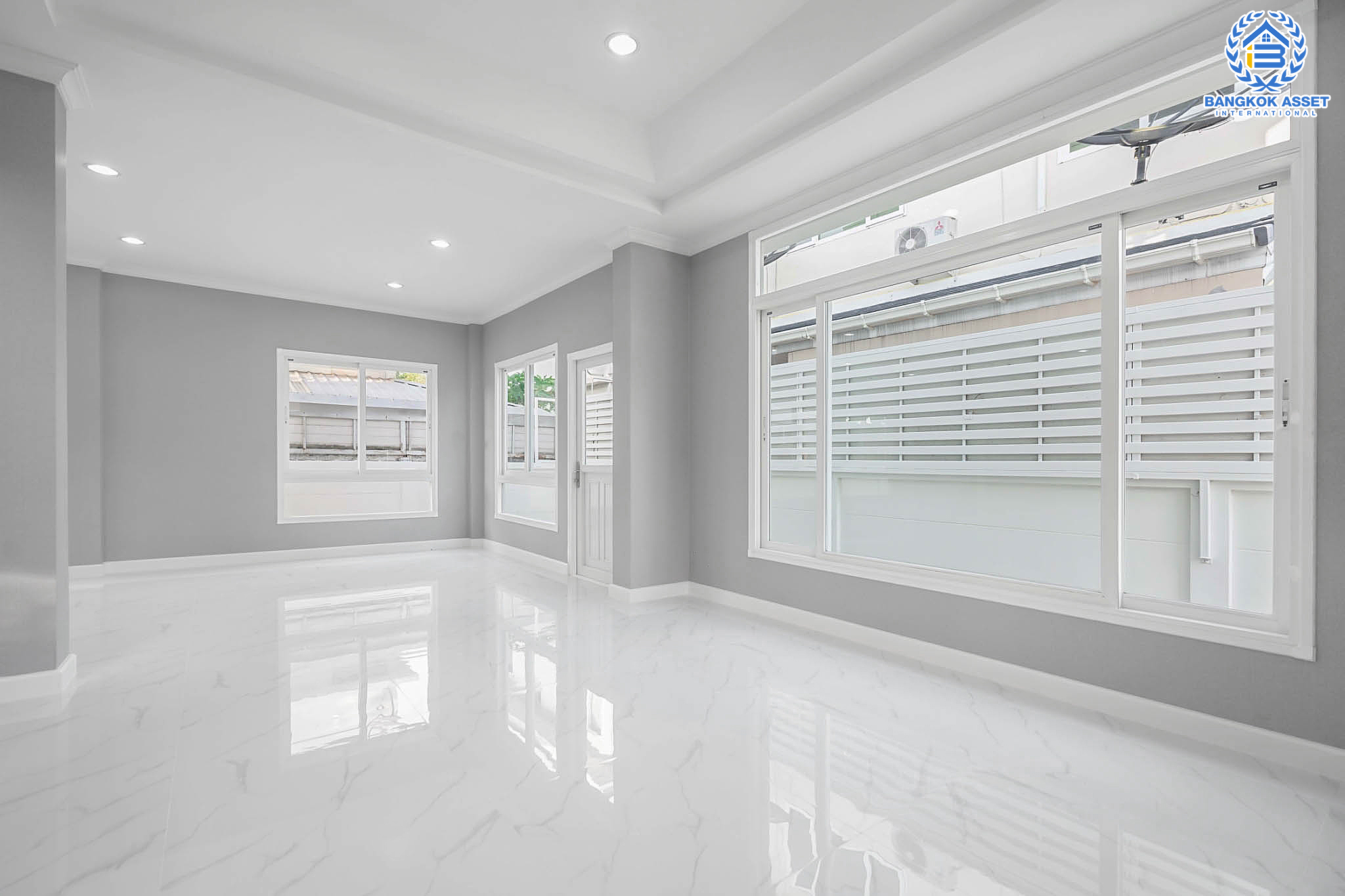 บ้านมือสองตกแต่งใหม่ หลังมุมสุดหรู เพอร์เฟค มาสเตอร์พีซ รัตนาธิเบศร์ หลังใหญ่ 73 ตร.ว. มากฟังก์ชั่น 3 ห้องนอน 4 ห้องน้ำ และห้องแม่บ้าน 1 ห้อง พร้อมบรรยากาศโครงการสุด Luxury บนทำเลเชื่อมต่อทุกการเดินทาง เพียง 400 เมตรถึง MRT ไทรม้า ใกล้จุดขึ้นทางด่วนงามวงศ์วาน