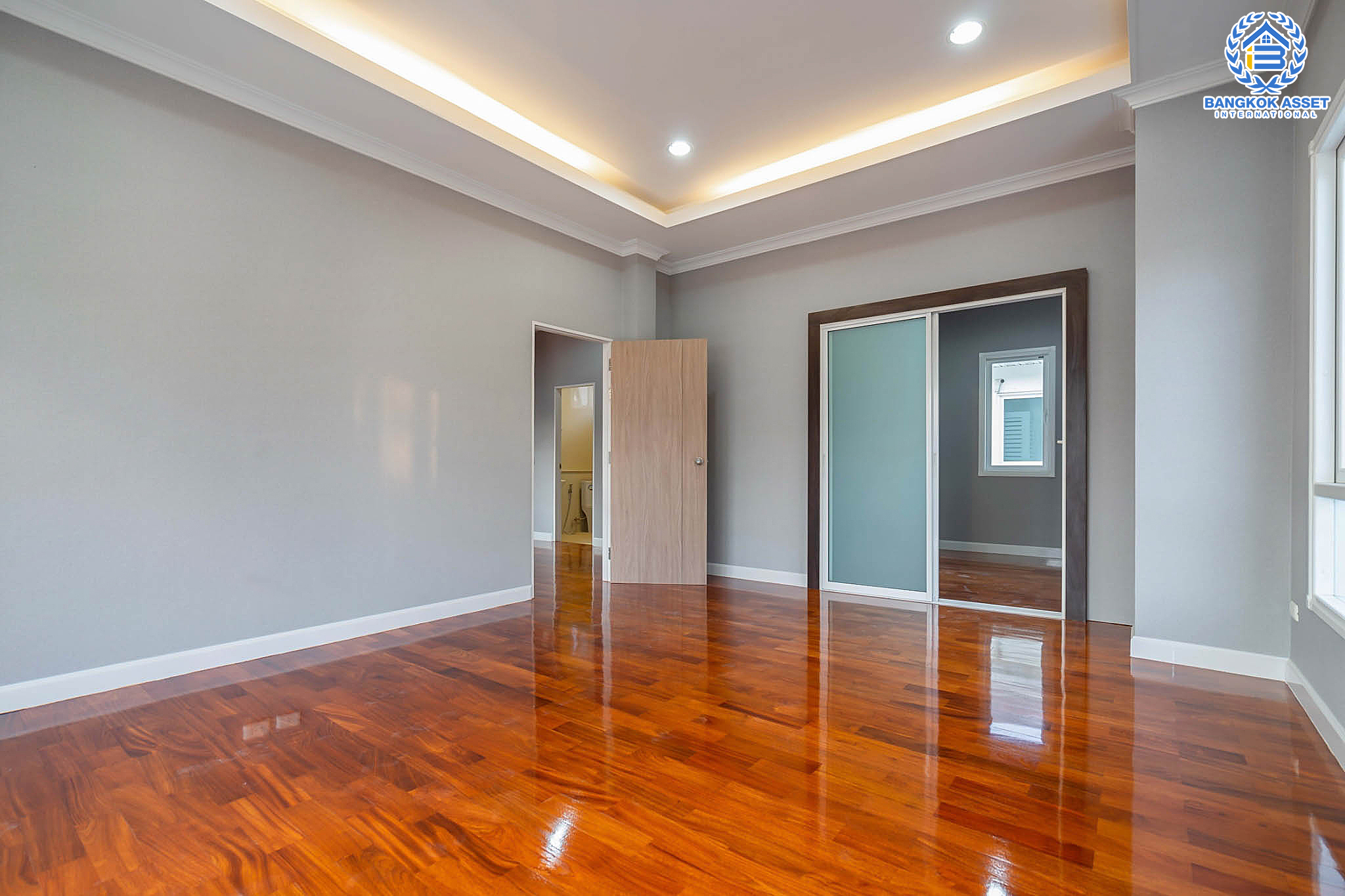 บ้านมือสองตกแต่งใหม่ หลังมุมสุดหรู เพอร์เฟค มาสเตอร์พีซ รัตนาธิเบศร์ หลังใหญ่ 73 ตร.ว. มากฟังก์ชั่น 3 ห้องนอน 4 ห้องน้ำ และห้องแม่บ้าน 1 ห้อง พร้อมบรรยากาศโครงการสุด Luxury บนทำเลเชื่อมต่อทุกการเดินทาง เพียง 400 เมตรถึง MRT ไทรม้า ใกล้จุดขึ้นทางด่วนงามวงศ์วาน