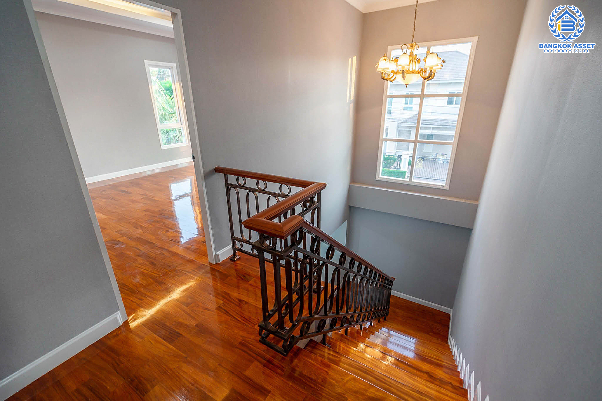 บ้านมือสองตกแต่งใหม่ หลังมุมสุดหรู เพอร์เฟค มาสเตอร์พีซ รัตนาธิเบศร์ หลังใหญ่ 73 ตร.ว. มากฟังก์ชั่น 3 ห้องนอน 4 ห้องน้ำ และห้องแม่บ้าน 1 ห้อง พร้อมบรรยากาศโครงการสุด Luxury บนทำเลเชื่อมต่อทุกการเดินทาง เพียง 400 เมตรถึง MRT ไทรม้า ใกล้จุดขึ้นทางด่วนงามวงศ์วาน