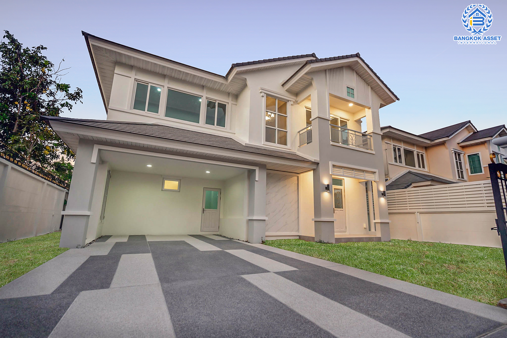 บ้านมือสองตกแต่งใหม่ หลังมุมสุดหรู เพอร์เฟค มาสเตอร์พีซ รัตนาธิเบศร์ หลังใหญ่ 73 ตร.ว. มากฟังก์ชั่น 3 ห้องนอน 4 ห้องน้ำ และห้องแม่บ้าน 1 ห้อง พร้อมบรรยากาศโครงการสุด Luxury บนทำเลเชื่อมต่อทุกการเดินทาง เพียง 400 เมตรถึง MRT ไทรม้า ใกล้จุดขึ้นทางด่วนงามวงศ์วาน