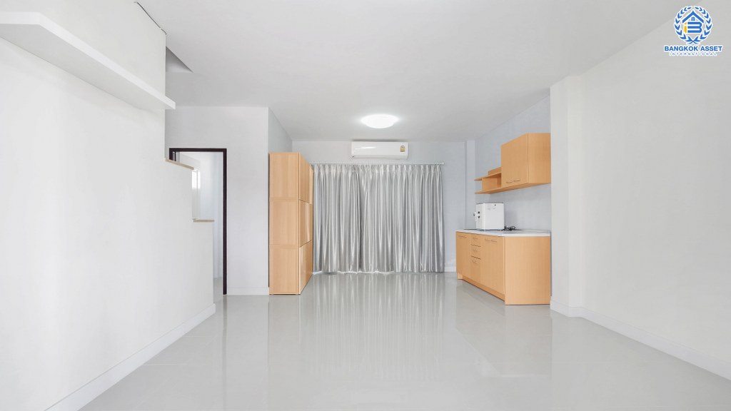 ทาวน์เฮ้าส์มือสองนนทบุรี ห้องมุม! โซนเมือง ม.ศุภาลัยพรีโม่ ท่าน้ำนนท์-พระราม5 หลังใหญ่สุดคุ้ม! เนื้อที่ 31.5 ตร.ว. ฟังก์ชั่น 3 ห้องนอน 2 ห้องน้ำ หน้ากว้าง 6 เมตร จอดรถได้ 2 คัน บนทำเลดีที่สุด! เข้า-ออได้หลายเส้นทาง ใกล้สะพานพระราม5 และรถไฟฟ้า "สถานีแยกติวานนท์"