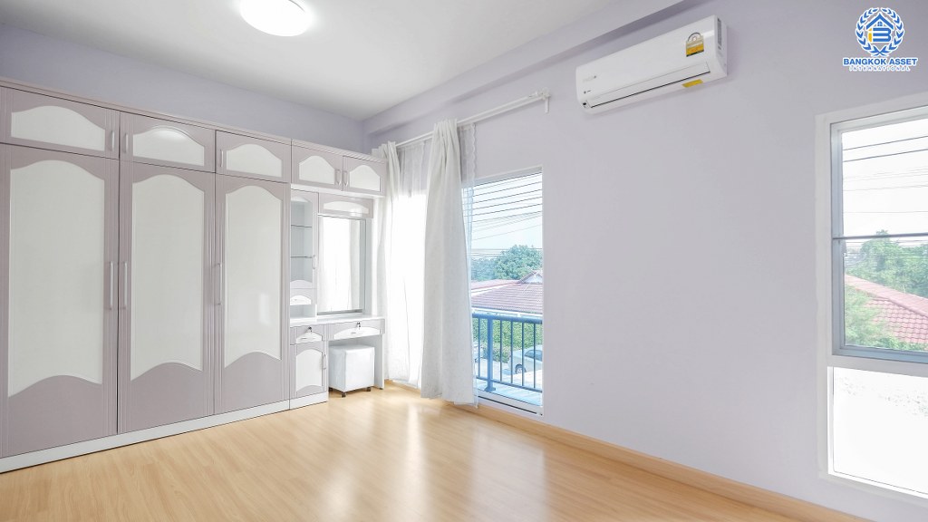 ทาวน์เฮ้าส์มือสองนนทบุรี ห้องมุม! โซนเมือง ม.ศุภาลัยพรีโม่ ท่าน้ำนนท์-พระราม5 หลังใหญ่สุดคุ้ม! เนื้อที่ 31.5 ตร.ว. ฟังก์ชั่น 3 ห้องนอน 2 ห้องน้ำ หน้ากว้าง 6 เมตร จอดรถได้ 2 คัน บนทำเลดีที่สุด! เข้า-ออได้หลายเส้นทาง ใกล้สะพานพระราม5 และรถไฟฟ้า "สถานีแยกติวานนท์"