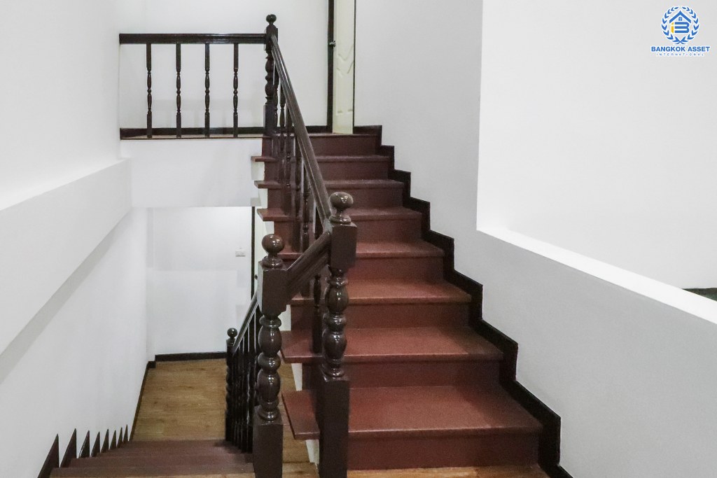 ทาวน์โฮมมือสองนนทบุรี ม.เสริมสุขนคร (ติวานนท์-แจ้งวัฒนะ) บ้านหลังใหญ่ เนื้อที่ 20 ตร.ว. ฟังก์ชั่น 3 ห้องนอน 2 ห้องน้ำ ภายในเล่นระดับ พื้นที่ใช้สอยกว้างขวาง บนทำเลเดินทางสะดวก เข้า-ออกได้ทั้งทางติวานนท์ และแจ้งวัฒนะ เพียง 15 นาทีถึงเซ็นทรัลแจ้งวัฒนะ...ราคาสุดคุ้ม! เพียง 2 ล้านต้นๆ...