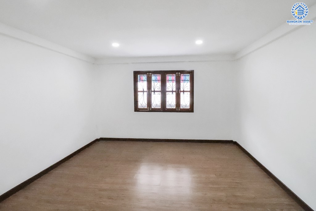 ทาวน์โฮมมือสองนนทบุรี ม.เสริมสุขนคร (ติวานนท์-แจ้งวัฒนะ) บ้านหลังใหญ่ เนื้อที่ 20 ตร.ว. ฟังก์ชั่น 3 ห้องนอน 2 ห้องน้ำ ภายในเล่นระดับ พื้นที่ใช้สอยกว้างขวาง บนทำเลเดินทางสะดวก เข้า-ออกได้ทั้งทางติวานนท์ และแจ้งวัฒนะ เพียง 15 นาทีถึงเซ็นทรัลแจ้งวัฒนะ...ราคาสุดคุ้ม! เพียง 2 ล้านต้นๆ...