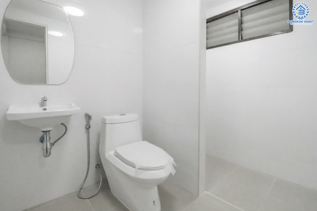 ทาวน์โฮมมือสองนนทบุรี ม.เสริมสุขนคร (ติวานนท์-แจ้งวัฒนะ) บ้านหลังใหญ่ เนื้อที่ 20 ตร.ว. ฟังก์ชั่น 3 ห้องนอน 2 ห้องน้ำ ภายในเล่นระดับ พื้นที่ใช้สอยกว้างขวาง บนทำเลเดินทางสะดวก เข้า-ออกได้ทั้งทางติวานนท์ และแจ้งวัฒนะ เพียง 15 นาทีถึงเซ็นทรัลแจ้งวัฒนะ...ราคาสุดคุ้ม! เพียง 2 ล้านต้นๆ...