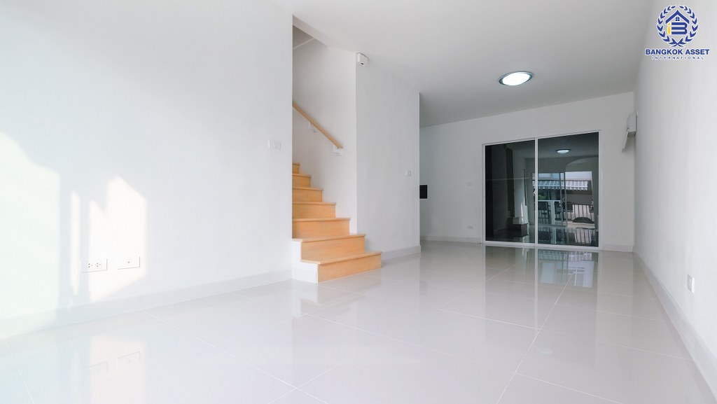 ทาวน์เฮ้าส์มือสองนนทบุรี ม.พลีโน่ รัตนาธิเบศร์-ชัยพฤกษ์ เนื้อที่ 18 ตร.ว. ฟังก์ชั่น 3 ห้องนอน 2 ห้องน้ำ หน้ากว้าง 5 เมตร ต่อเติมครัวสไตล์ Loft พร้อมอยู่ เดินทางสะดวก บนทำเลเชื่อมต่อทั้งถนนราชพฤกษ์ ชัยพฤกษ์ และรัตนาธิเบศร์ ใกล้เซ็นทัลเวสต์เกต และรถไฟฟ้าสถานีบางพลู...