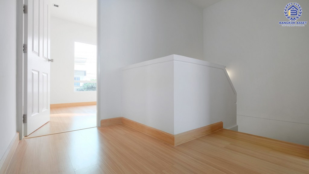 ทาวน์เฮ้าส์มือสองนนทบุรี ม.พลีโน่ รัตนาธิเบศร์-ชัยพฤกษ์ เนื้อที่ 18 ตร.ว. ฟังก์ชั่น 3 ห้องนอน 2 ห้องน้ำ หน้ากว้าง 5 เมตร ต่อเติมครัวสไตล์ Loft พร้อมอยู่ เดินทางสะดวก บนทำเลเชื่อมต่อทั้งถนนราชพฤกษ์ ชัยพฤกษ์ และรัตนาธิเบศร์ ใกล้เซ็นทัลเวสต์เกต และรถไฟฟ้าสถานีบางพลู...