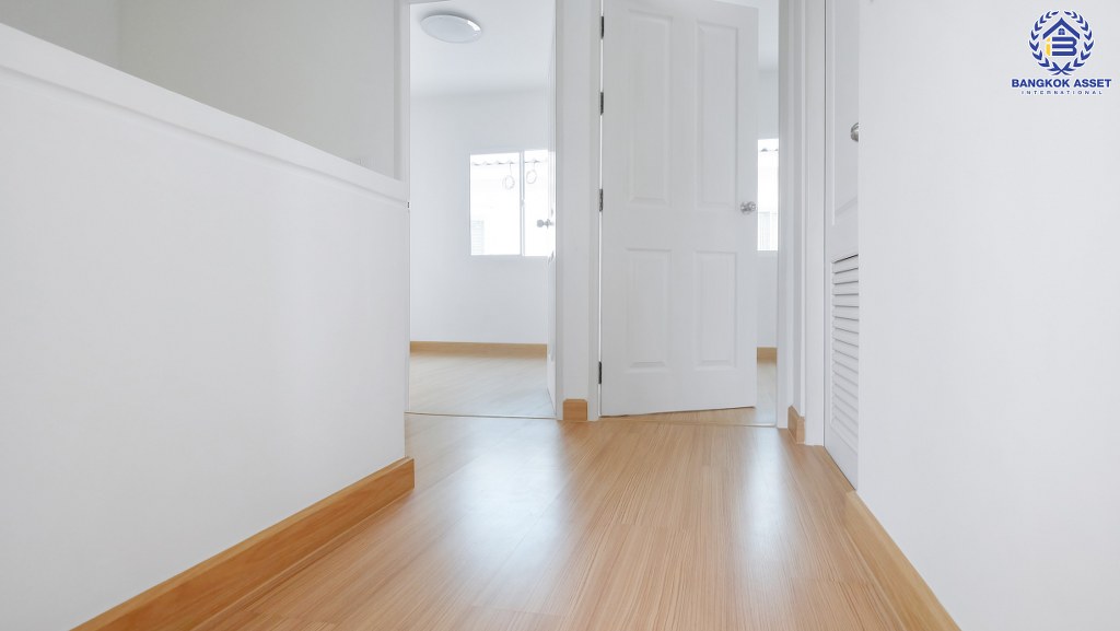 ทาวน์เฮ้าส์มือสองนนทบุรี ม.พลีโน่ รัตนาธิเบศร์-ชัยพฤกษ์ เนื้อที่ 18 ตร.ว. ฟังก์ชั่น 3 ห้องนอน 2 ห้องน้ำ หน้ากว้าง 5 เมตร ต่อเติมครัวสไตล์ Loft พร้อมอยู่ เดินทางสะดวก บนทำเลเชื่อมต่อทั้งถนนราชพฤกษ์ ชัยพฤกษ์ และรัตนาธิเบศร์ ใกล้เซ็นทัลเวสต์เกต และรถไฟฟ้าสถานีบางพลู...