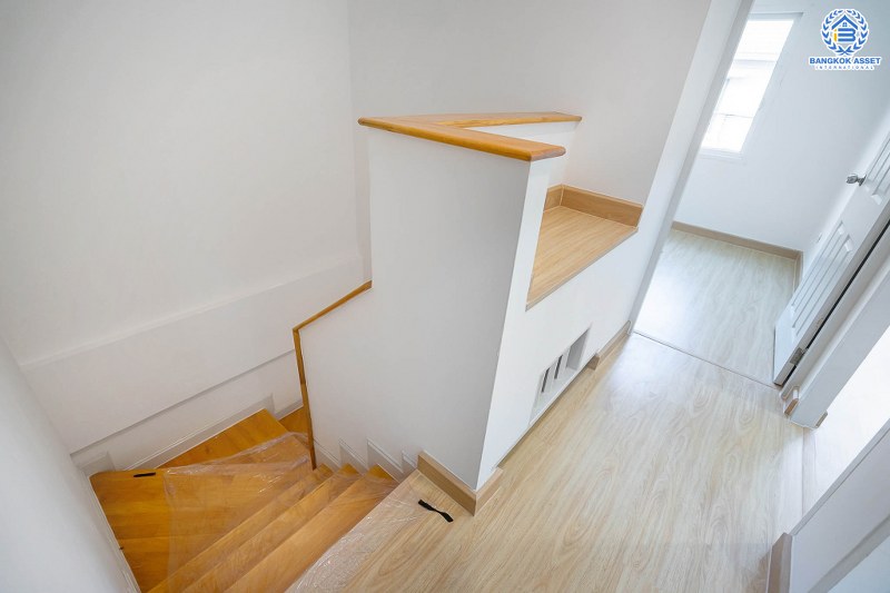 บ้านมือสองตกแต่งใหม่ โครงการ เดอะวิลล่า ราชพฤกษ์-ท่าอิฐ (Property Perfect) บ้านพร้อมอยู่ ฟังก์ชั่นครบ! เนื้อที่ 18 ตร.ว. 3 ห้องนอน 2 ห้องน้ำ รองรับทุกการอยู่อาศัย บนทำเลใกล้รถไฟฟ้า สถานีบางรักน้อยท่าอิฐ เชื่อมต่อทั้งถ.รัตนาธิเบศร์ และถ.ราชพฤกษ์