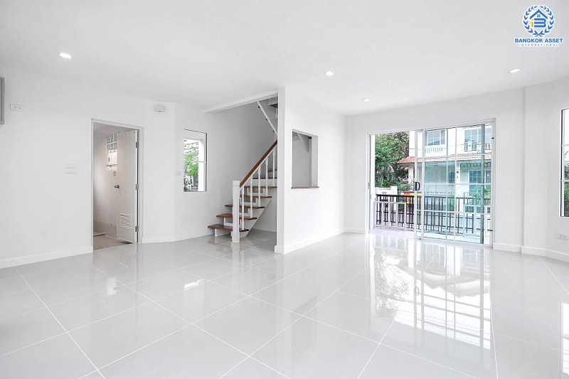 บ้านมือสองตกแต่งใหม่ สไตล์อบอุ่น โครงการ ชลลดา บางใหญ่-เซ็นทรัลเวสต์เกต พร้อมทุกการเข้าอยู่ เนื้อที่ 50.6 ตร.ว. ฟังก์ชั่น 3 ห้องนอน 2 ห้องน้ำ สังคมคุณภาพแบรนด์ LH พร้อม facilities ครบครัน บนทำเลศักยภาพ เดินทางสะดวก ใกล้ถ.กาญจนาภิเษก เพียง 10 นาทีถึงรถไฟฟ้า สถานีคลองบางไผ่...