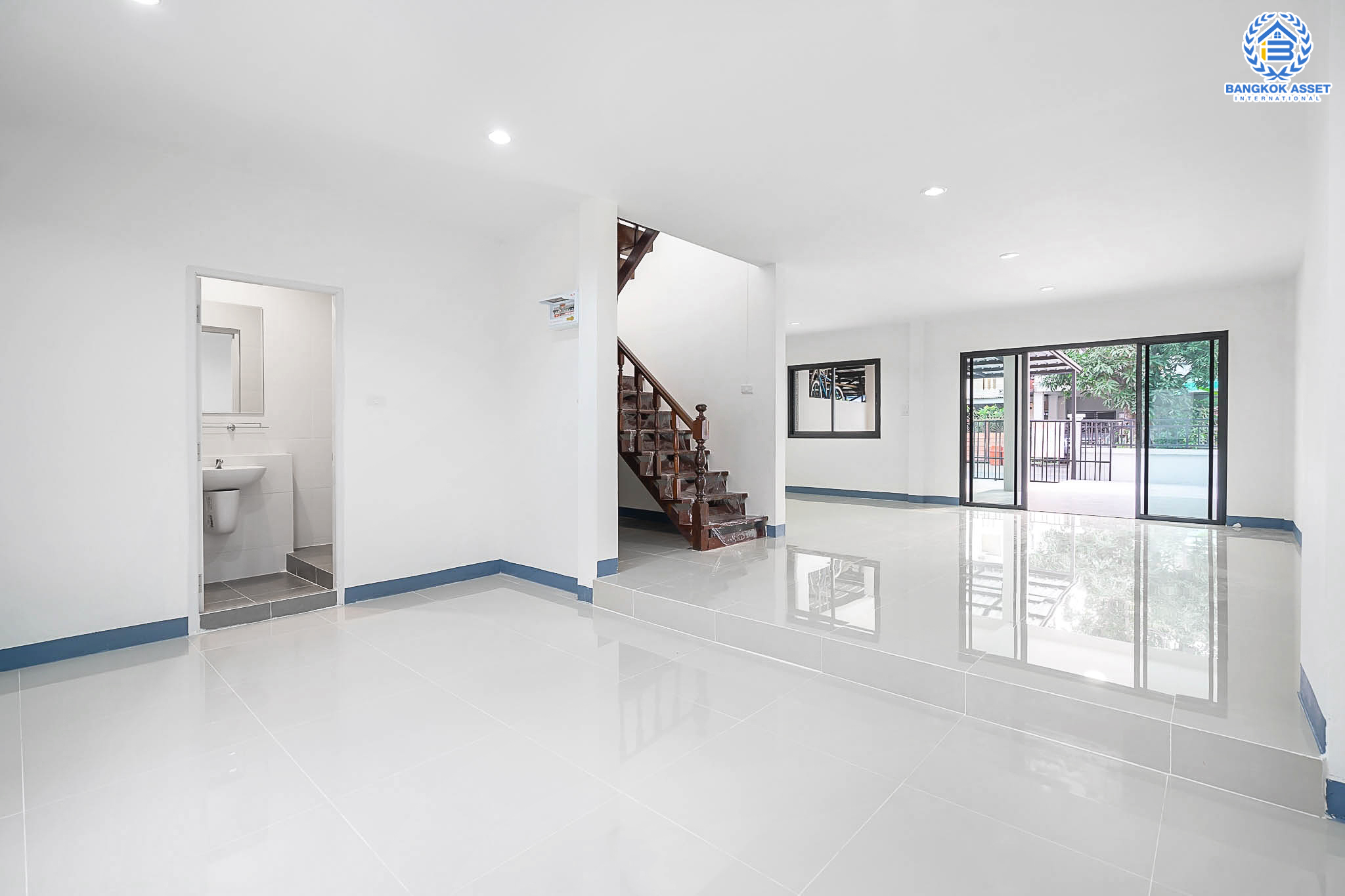 บ้านมือสองตกแต่งใหม่ ม.บัวทอง2 บางใหญ่-เซ็นทรัลเวสต์เกต เพียง 50 เมตรจากรถไฟฟ้า "สถานีคลองบางไผ่" บ้านกว้าง พร้อมอยู่ เนื้อที่ 30 ตร.ว. ฟังก์ชั่น 3 ห้องนอน 2 ห้องน้ำ เดินทางสะดวก เชื่อมต่อหลายเส้นทาง มีรถประจำทางผ่านหลายสาย ราคาพิเศษสุด!...