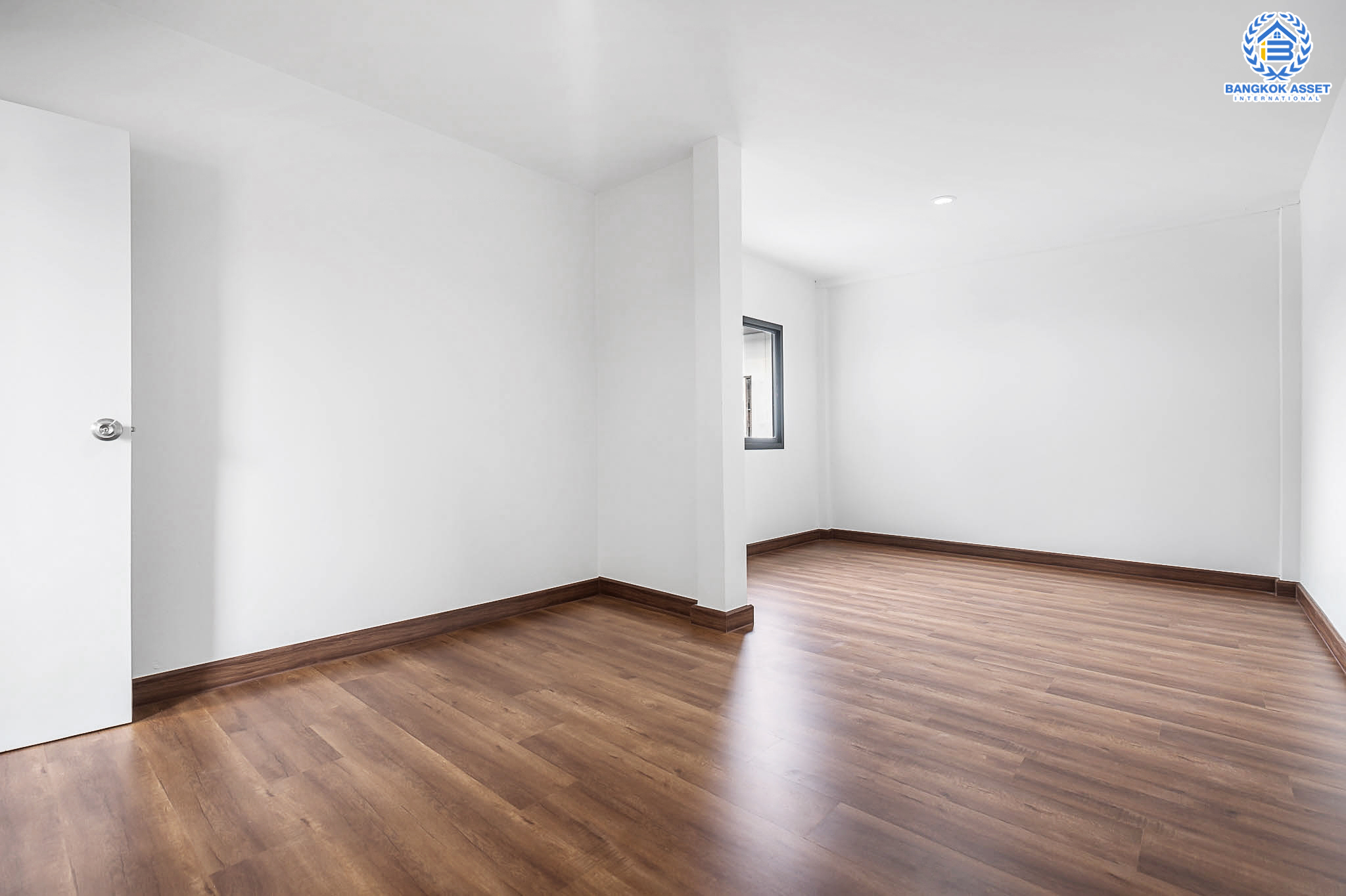 บ้านมือสองตกแต่งใหม่ ม.บัวทอง2 บางใหญ่-เซ็นทรัลเวสต์เกต เพียง 50 เมตรจากรถไฟฟ้า "สถานีคลองบางไผ่" บ้านกว้าง พร้อมอยู่ เนื้อที่ 30 ตร.ว. ฟังก์ชั่น 3 ห้องนอน 2 ห้องน้ำ เดินทางสะดวก เชื่อมต่อหลายเส้นทาง มีรถประจำทางผ่านหลายสาย ราคาพิเศษสุด!...