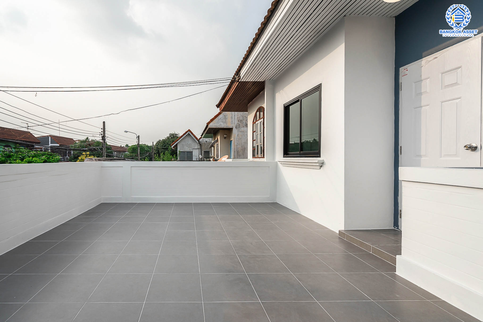 บ้านมือสองตกแต่งใหม่ ม.บัวทอง2 บางใหญ่-เซ็นทรัลเวสต์เกต เพียง 50 เมตรจากรถไฟฟ้า "สถานีคลองบางไผ่" บ้านกว้าง พร้อมอยู่ เนื้อที่ 30 ตร.ว. ฟังก์ชั่น 3 ห้องนอน 2 ห้องน้ำ เดินทางสะดวก เชื่อมต่อหลายเส้นทาง มีรถประจำทางผ่านหลายสาย ราคาพิเศษสุด!...