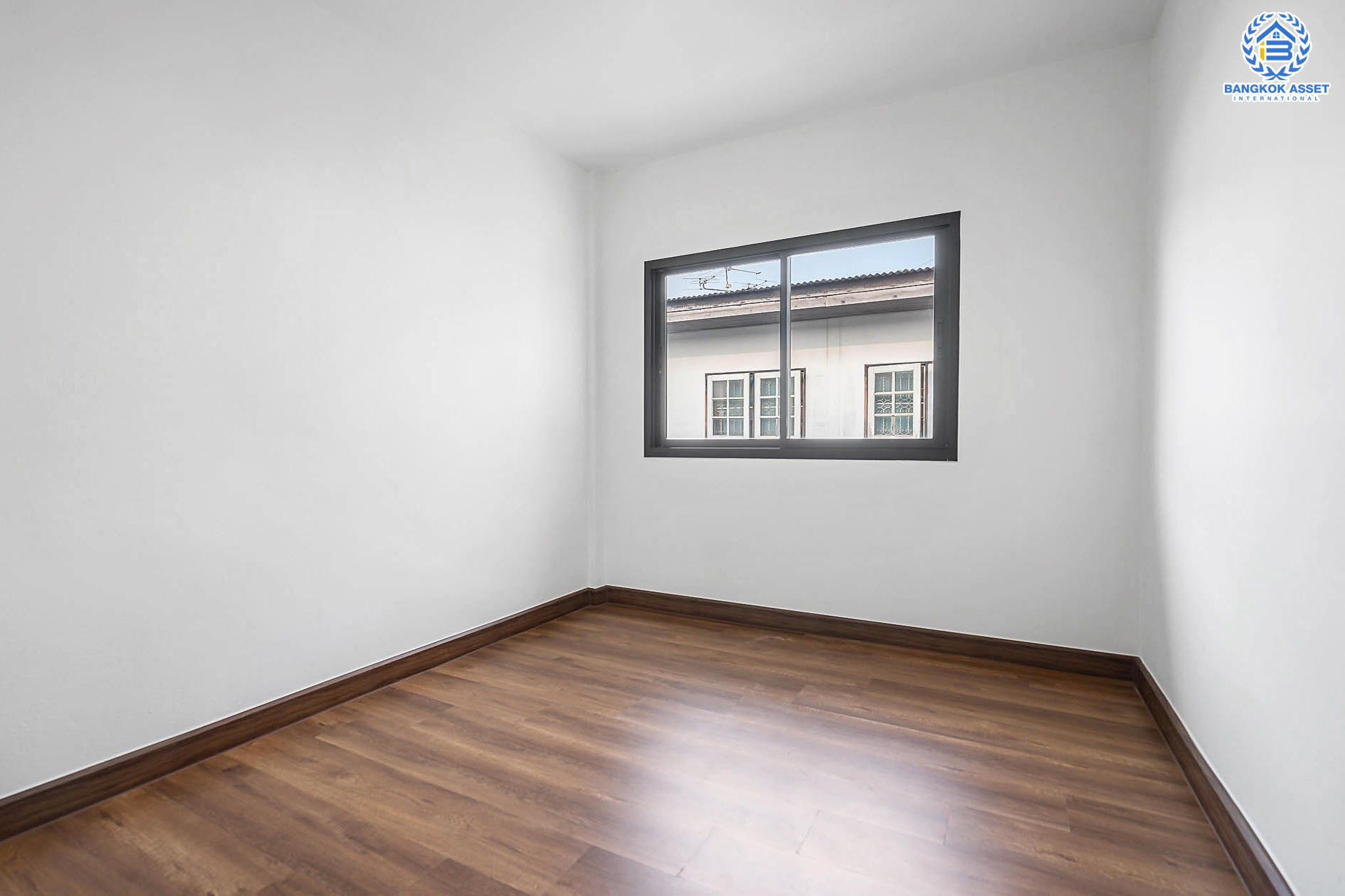 บ้านมือสองตกแต่งใหม่ ม.บัวทอง2 บางใหญ่-เซ็นทรัลเวสต์เกต เพียง 50 เมตรจากรถไฟฟ้า "สถานีคลองบางไผ่" บ้านกว้าง พร้อมอยู่ เนื้อที่ 30 ตร.ว. ฟังก์ชั่น 3 ห้องนอน 2 ห้องน้ำ เดินทางสะดวก เชื่อมต่อหลายเส้นทาง มีรถประจำทางผ่านหลายสาย ราคาพิเศษสุด!...