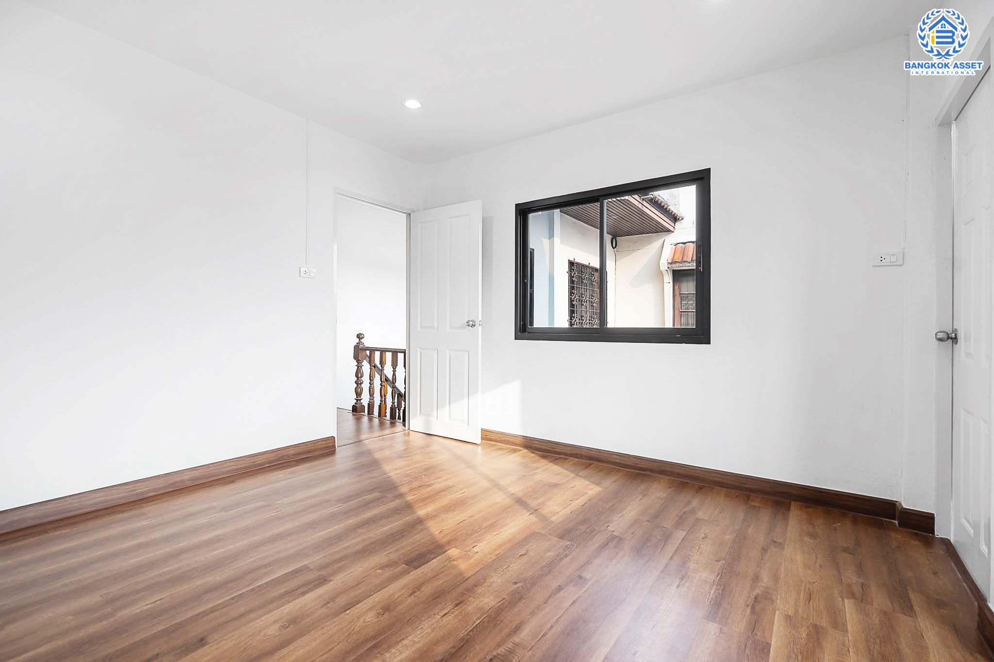 บ้านมือสองตกแต่งใหม่ ม.บัวทอง2 บางใหญ่-เซ็นทรัลเวสต์เกต เพียง 50 เมตรจากรถไฟฟ้า "สถานีคลองบางไผ่" บ้านกว้าง พร้อมอยู่ เนื้อที่ 30 ตร.ว. ฟังก์ชั่น 3 ห้องนอน 2 ห้องน้ำ เดินทางสะดวก เชื่อมต่อหลายเส้นทาง มีรถประจำทางผ่านหลายสาย ราคาพิเศษสุด!...