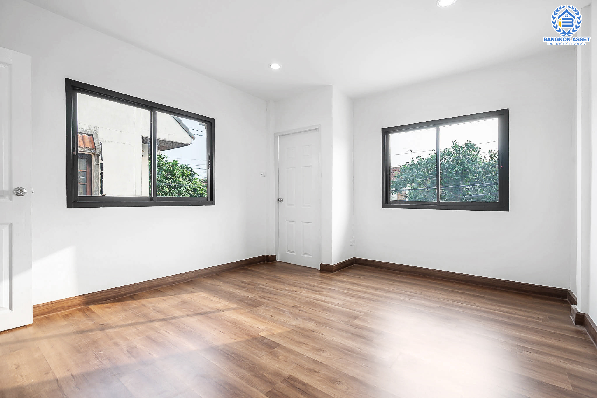 บ้านมือสองตกแต่งใหม่ ม.บัวทอง2 บางใหญ่-เซ็นทรัลเวสต์เกต เพียง 50 เมตรจากรถไฟฟ้า "สถานีคลองบางไผ่" บ้านกว้าง พร้อมอยู่ เนื้อที่ 30 ตร.ว. ฟังก์ชั่น 3 ห้องนอน 2 ห้องน้ำ เดินทางสะดวก เชื่อมต่อหลายเส้นทาง มีรถประจำทางผ่านหลายสาย ราคาพิเศษสุด!...