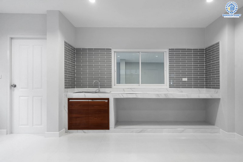 บ้านมือสองตกแต่งใหม่ ม.ลภาวัน9 ชัยพฤกษ์-ปากเกร็ด พบความสุขไซส์ใหญ่ ในราคาสุดคุ้ม! บนเนื้อที่ 60 ตร.ว. ฟังก์ชั่น 3 ห้องนอน 2 ห้องน้ำ 2 ที่จอดรถ บนทำเลที่ดีที่สุด เพียง 350 เมตรจากถนนชัยพฤกษ์ ใกล้เซ็นทรัลแจ้งวัฒนะ และรถไฟฟ้าสายสีม่วง "สถานีบางพลู"...