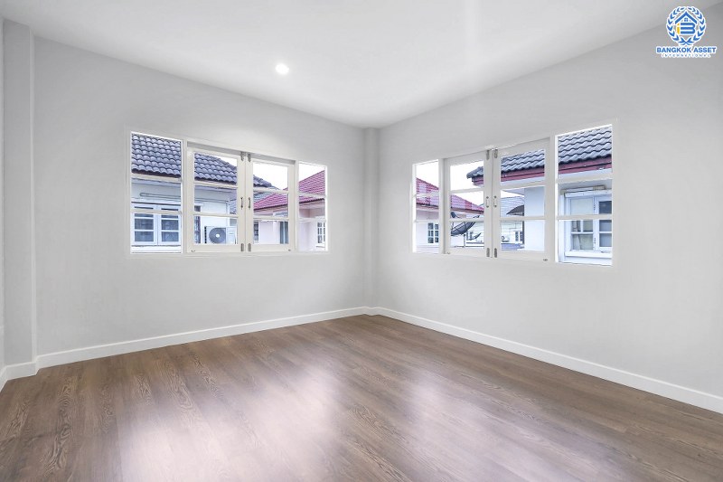 บ้านมือสองตกแต่งใหม่ ม.ลภาวัน9 ชัยพฤกษ์-ปากเกร็ด พบความสุขไซส์ใหญ่ ในราคาสุดคุ้ม! บนเนื้อที่ 60 ตร.ว. ฟังก์ชั่น 3 ห้องนอน 2 ห้องน้ำ 2 ที่จอดรถ บนทำเลที่ดีที่สุด เพียง 350 เมตรจากถนนชัยพฤกษ์ ใกล้เซ็นทรัลแจ้งวัฒนะ และรถไฟฟ้าสายสีม่วง "สถานีบางพลู"...