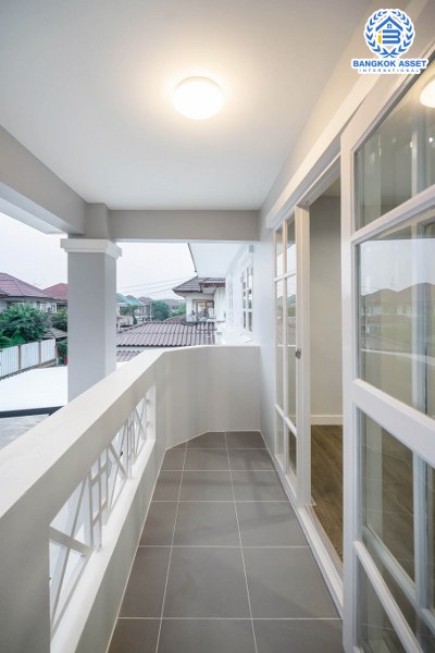 บ้านมือสองตกแต่งใหม่ ม.ลภาวัน9 ชัยพฤกษ์-ปากเกร็ด พบความสุขไซส์ใหญ่ ในราคาสุดคุ้ม! บนเนื้อที่ 60 ตร.ว. ฟังก์ชั่น 3 ห้องนอน 2 ห้องน้ำ 2 ที่จอดรถ บนทำเลที่ดีที่สุด เพียง 350 เมตรจากถนนชัยพฤกษ์ ใกล้เซ็นทรัลแจ้งวัฒนะ และรถไฟฟ้าสายสีม่วง "สถานีบางพลู"...