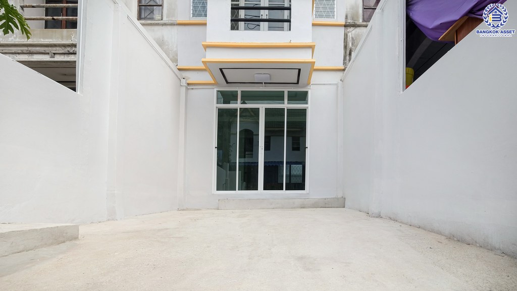 ทาวน์เฮ้าส์มือสองนนทบุรี ม.ร่มรื่นวิลล์ ราชพฤกษ์-กาญจนาภิเษก (ซ.สวนผัก32) บ้านพร้อมอยู่ เนื้อที่ 16 ตร.ว. ฟังก์ชั่น 2 ห้องนอน 2 ห้องน้ำ มีครัวเคาน์เตอร์ บนทำเลเชื่อมต่อหลายเส้นทาง ใกล้ The Walk ราชพฤกษ์ และจุดขึ้นทางด่วน "ศรีรัช"