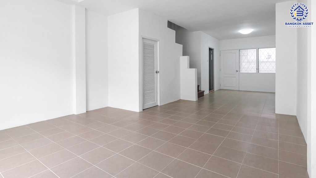 ทาวน์เฮ้าส์มือสองนนทบุรี ม.ร่มรื่นวิลล์ ราชพฤกษ์-กาญจนาภิเษก (ซ.สวนผัก32) บ้านพร้อมอยู่ เนื้อที่ 16 ตร.ว. ฟังก์ชั่น 2 ห้องนอน 2 ห้องน้ำ มีครัวเคาน์เตอร์ บนทำเลเชื่อมต่อหลายเส้นทาง ใกล้ The Walk ราชพฤกษ์ และจุดขึ้นทางด่วน "ศรีรัช"