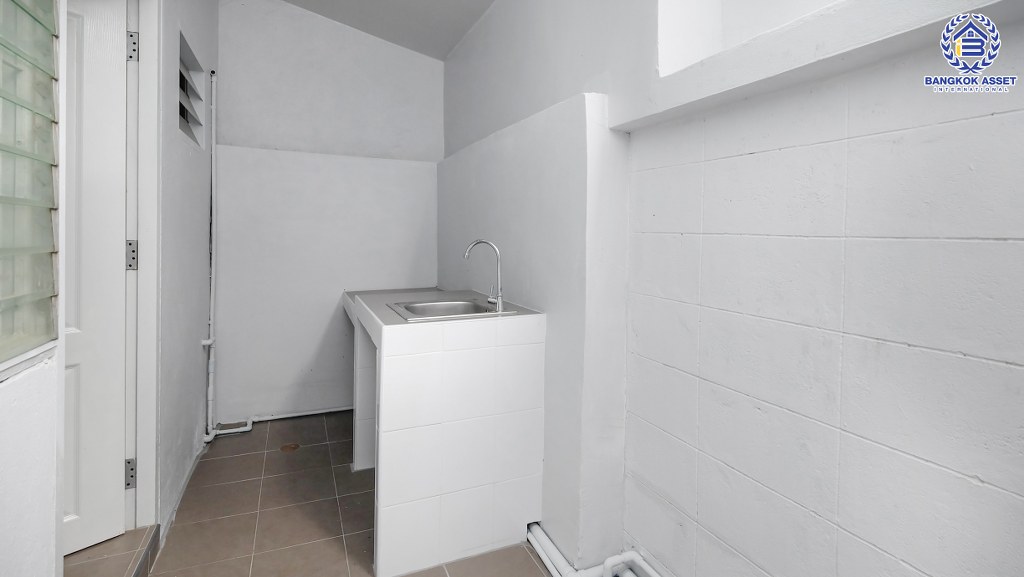 ทาวน์เฮ้าส์มือสองนนทบุรี ม.ร่มรื่นวิลล์ ราชพฤกษ์-กาญจนาภิเษก (ซ.สวนผัก32) บ้านพร้อมอยู่ เนื้อที่ 16 ตร.ว. ฟังก์ชั่น 2 ห้องนอน 2 ห้องน้ำ มีครัวเคาน์เตอร์ บนทำเลเชื่อมต่อหลายเส้นทาง ใกล้ The Walk ราชพฤกษ์ และจุดขึ้นทางด่วน "ศรีรัช"