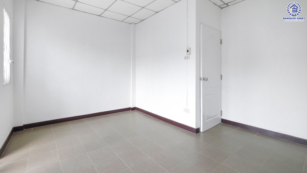 ทาวน์เฮ้าส์มือสองนนทบุรี ม.ร่มรื่นวิลล์ ราชพฤกษ์-กาญจนาภิเษก (ซ.สวนผัก32) บ้านพร้อมอยู่ เนื้อที่ 16 ตร.ว. ฟังก์ชั่น 2 ห้องนอน 2 ห้องน้ำ มีครัวเคาน์เตอร์ บนทำเลเชื่อมต่อหลายเส้นทาง ใกล้ The Walk ราชพฤกษ์ และจุดขึ้นทางด่วน "ศรีรัช"